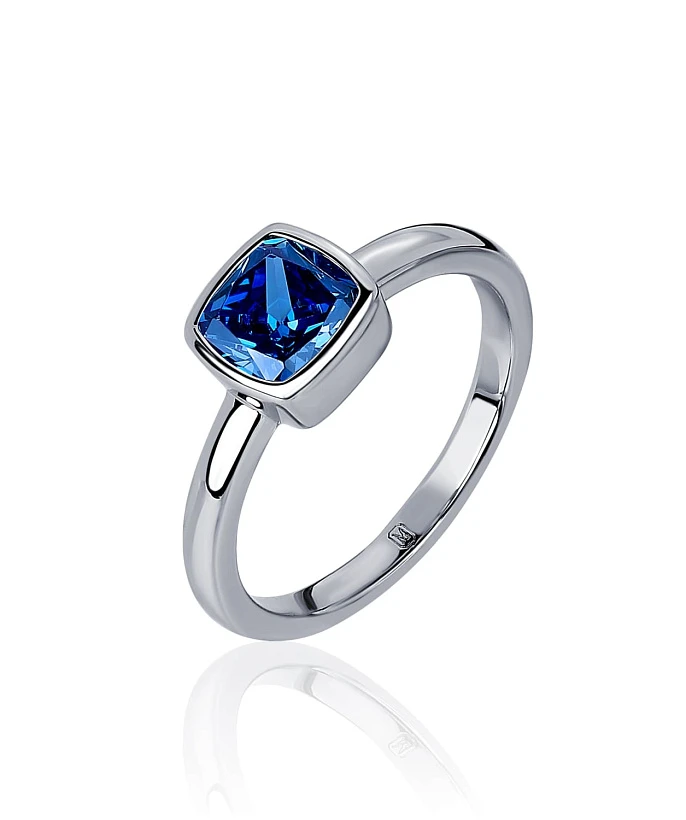 Серебряное кольцо с фианитом в глухой закрепке MIESTILO