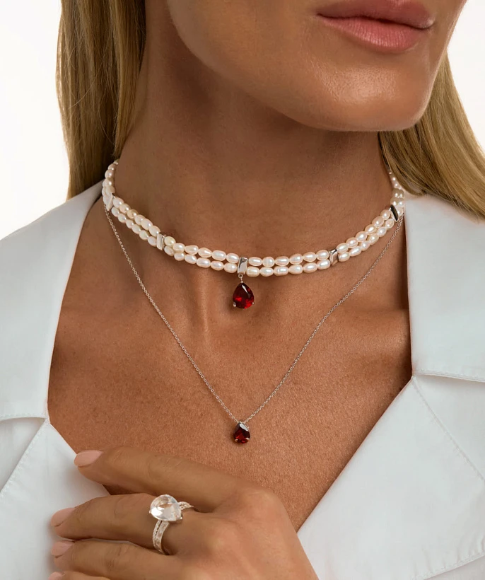 Серебряное колье ЭРОС на тонкой цепочке с натуральным гранатом