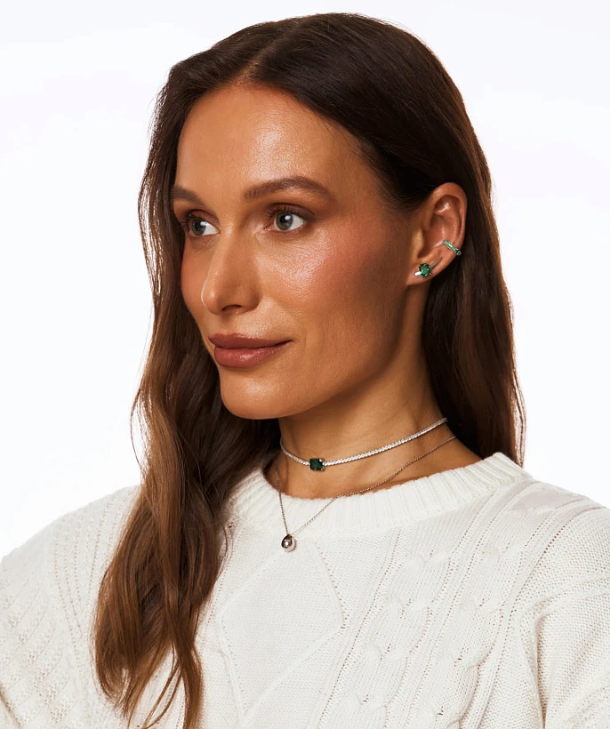 Серебряный кафф с зелеными фианитами