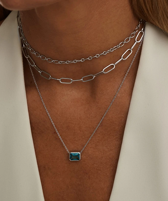 Серебряное колье с синим фианитом