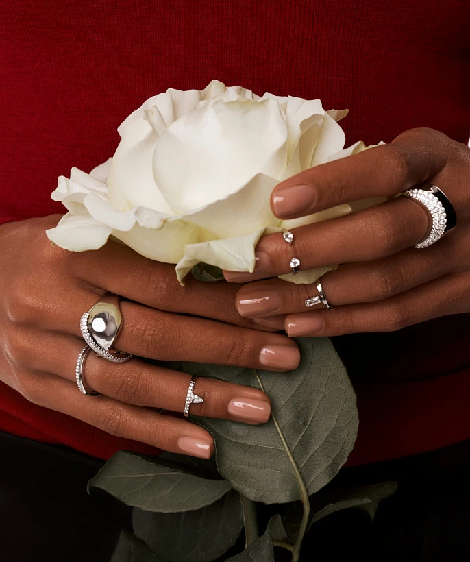 Серебряное кольцо с дорожкой фианитов