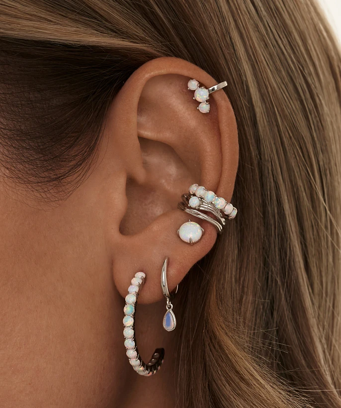 Серебряные серьги гвоздики с опалом 6мм