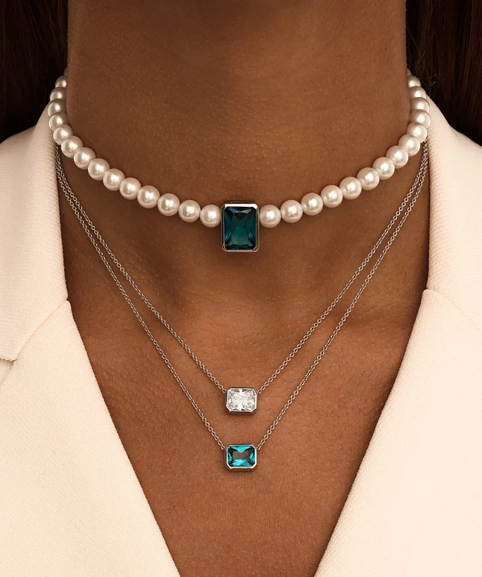 Серебряное колье с синим фианитом