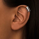 Серебряный вытянутый кафф с фианитом