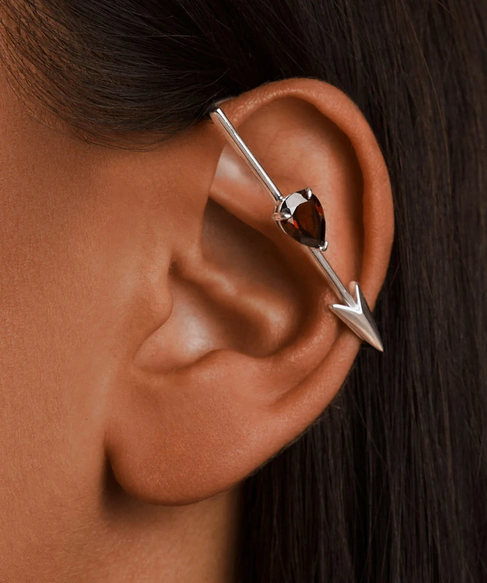 Серебряный кафф-стрела EROS с натуральным гранатом