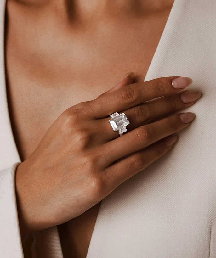 Серебряное крупное кольцо A LA RUSSE с фианитами