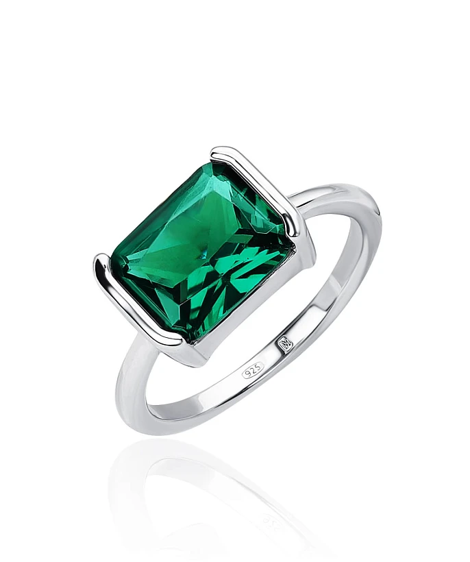 Серебряное кольцо-солитер с зеленым фианитом MIESTILO