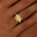 Серебряное крупное кольцо с желтым фианитом