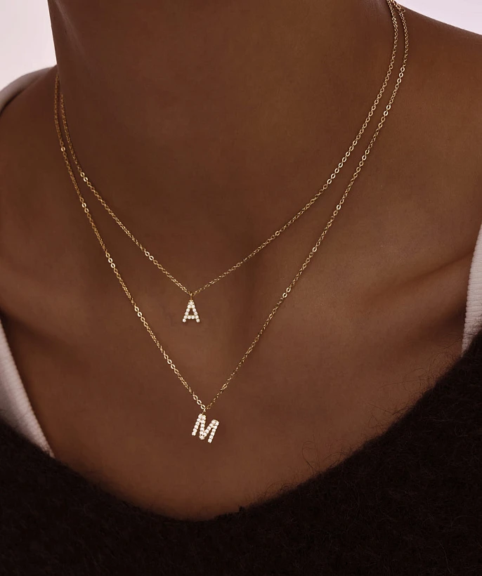 Серебряное колье  в покрытии желтое золото  с буквой М MIESTILO
