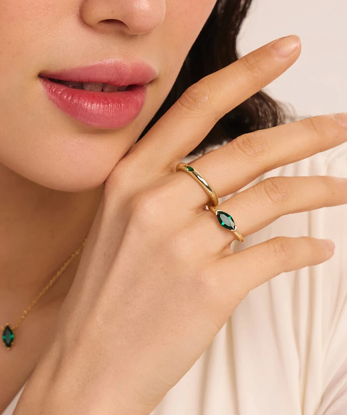 Серебряное кольцо в покрытии желтое золото с фианитом MIESTILO