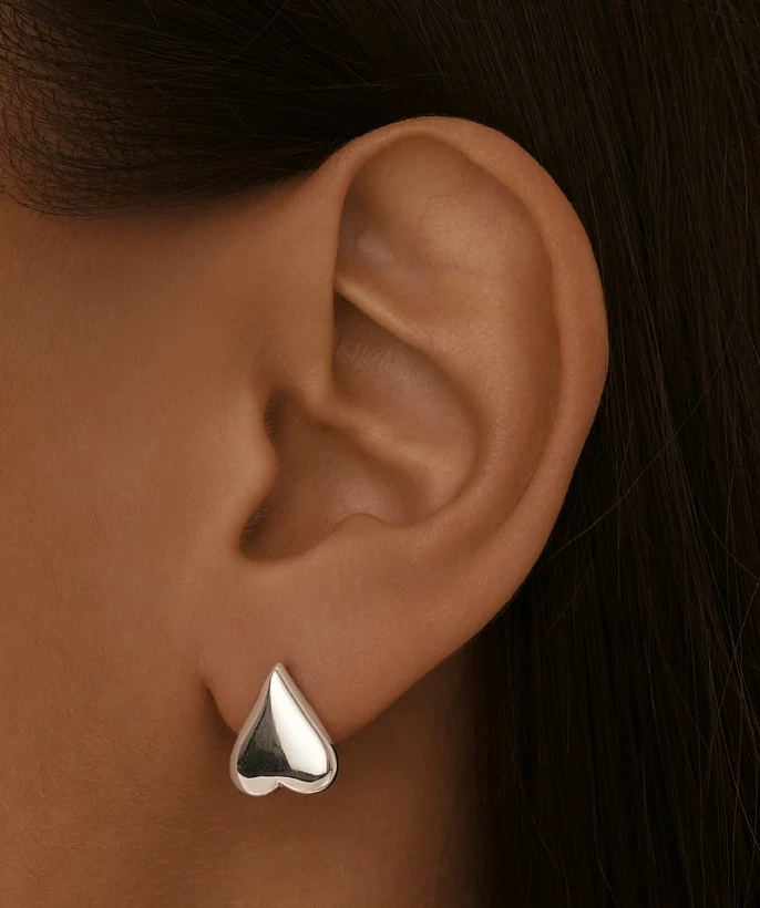 Серебряные пусеты в форме объемного сердца MIESTILO 