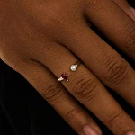 Серебряное кольцо SICILIA с жемчугом и красным камнем