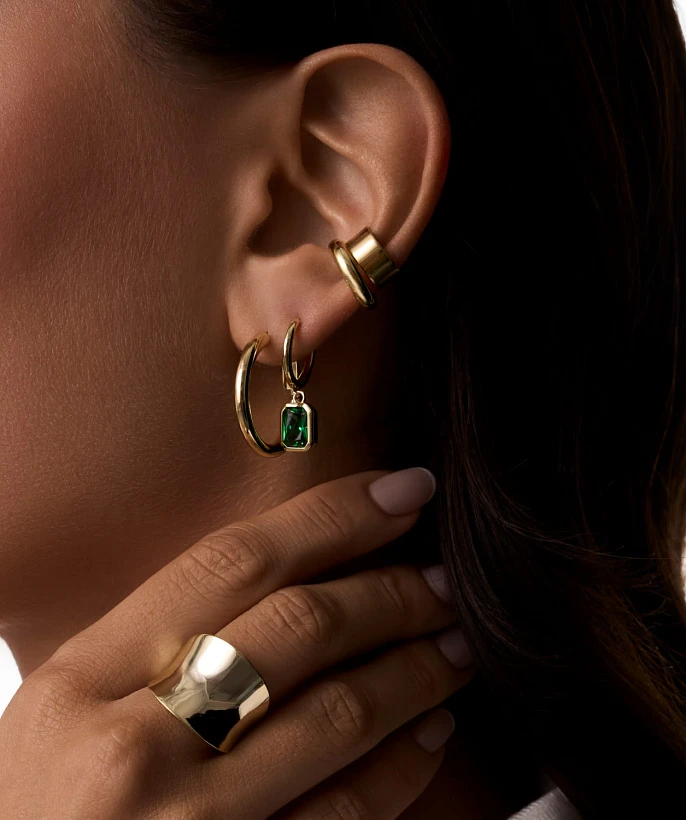 Широкое кольцо вогнутой формы из серебра в покрытии желтое золото