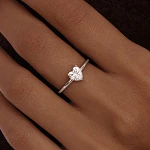 Тонкое кольцо с фианитом в огранке сердце MIESTILO