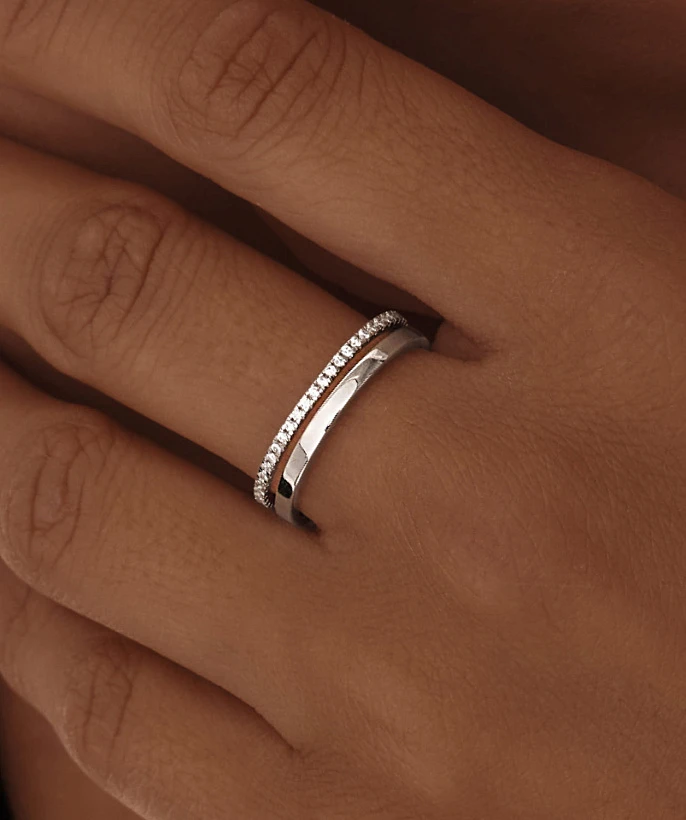 Двойное серебряное кольцо с дорожкой из фианитов MIESTILO