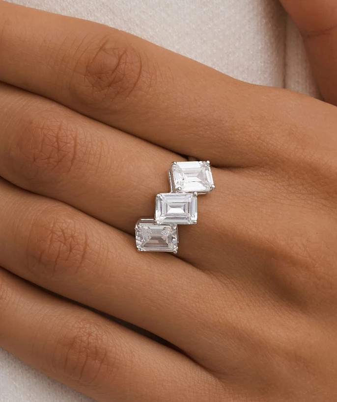 Серебряное кольцо ГРАЦИЯ с тремя фианитами