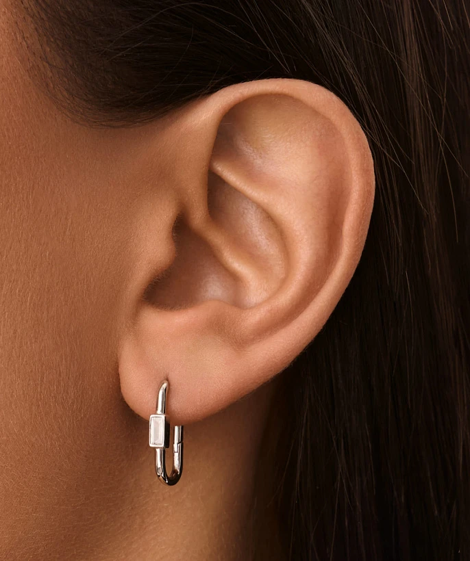 Минималистичные серебряные серьги-конго с фианитами MIESTILO 