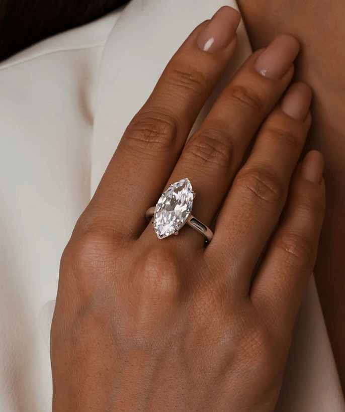 Коктейльное кольцо из серебра с фианитом Маркиз