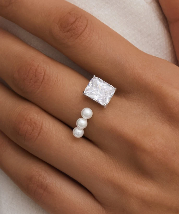 Серебряное кольцо СИЦИЛИЯ с жемчугом и крупным белым фианитом