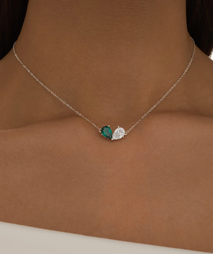 Серебряное колье с фианитами в огранке груша MIESTILO