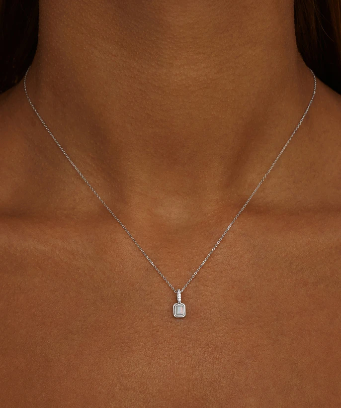 Серебряное колье с опалом