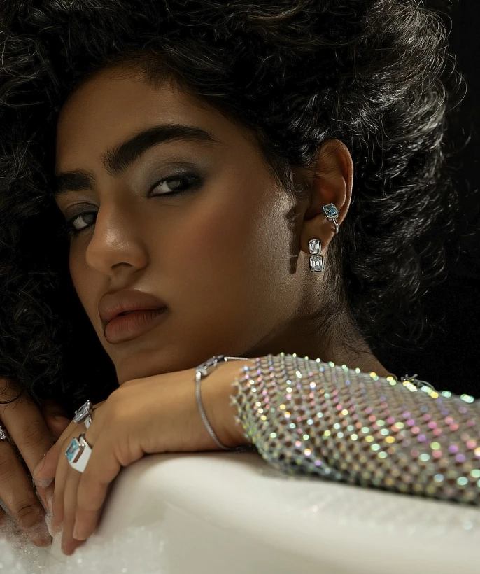 Кольцо из серебра с крупными фианитами