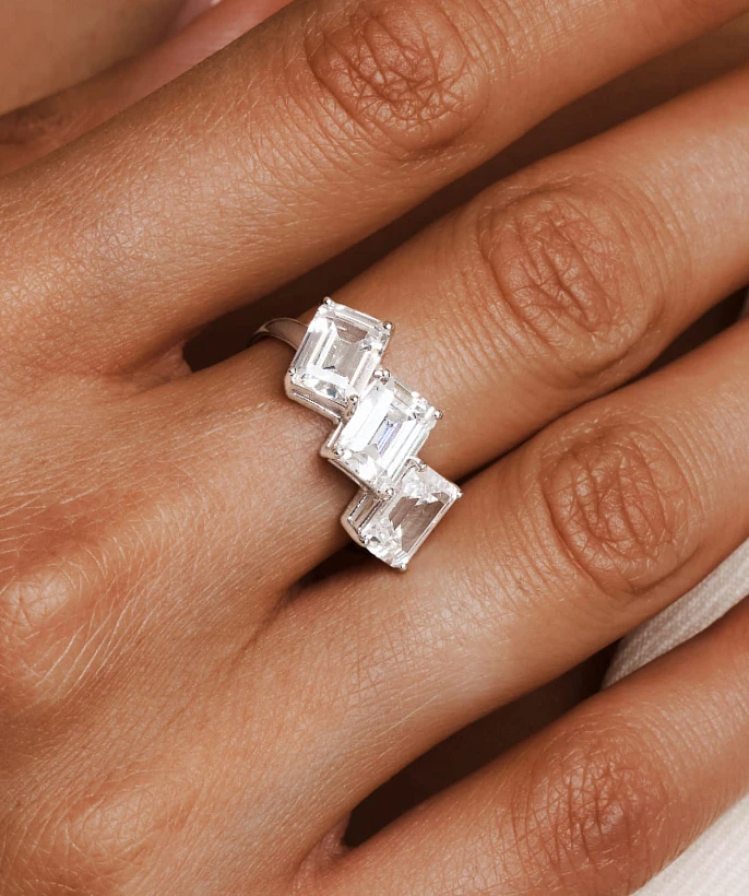 Серебряное кольцо A LA RUSSE с тремя фианитами