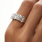 Кольцо из серебра с крупными фианитами