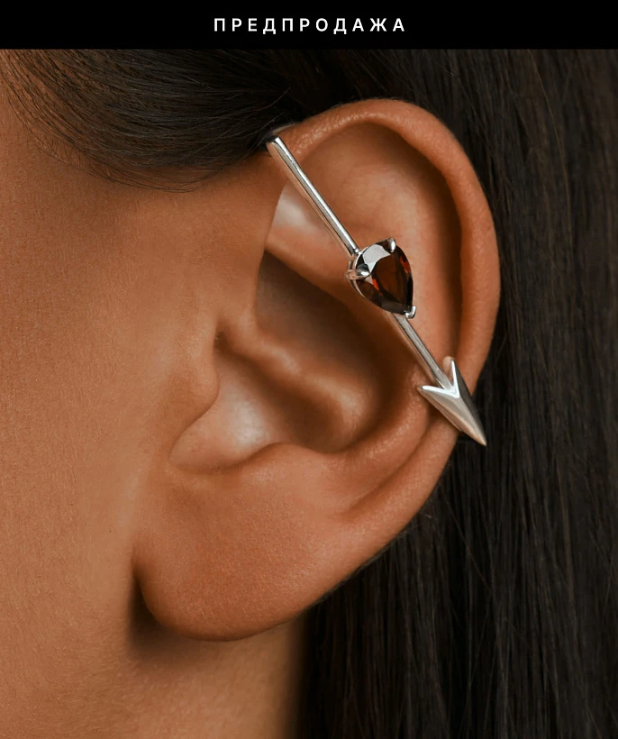 Серебряный кафф-стрела ЭРОС с натуральным гранатом