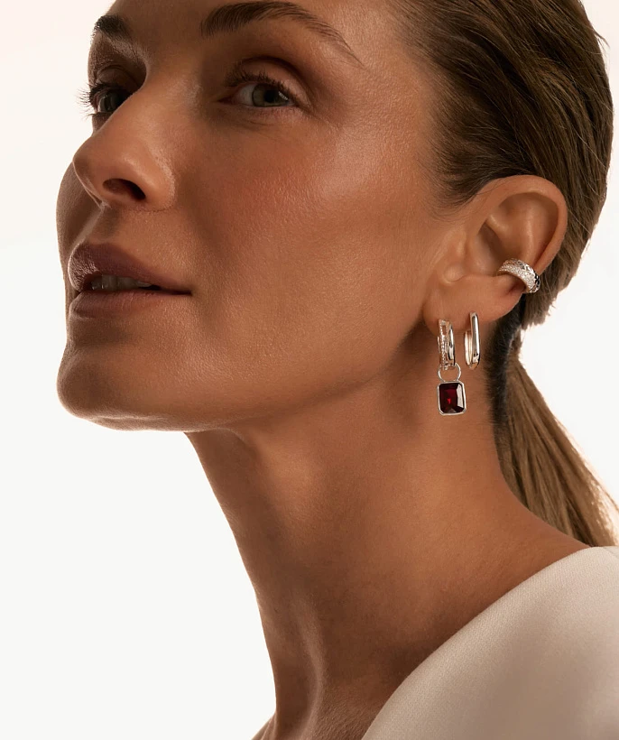 Серебряный кафф с россыпью фианитов и открывающимся механизмом