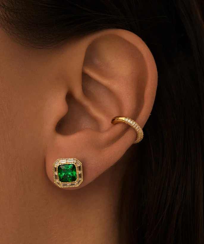 Серебряные серьги-пусеты с зеленым фианитом в покрытии желтое золото