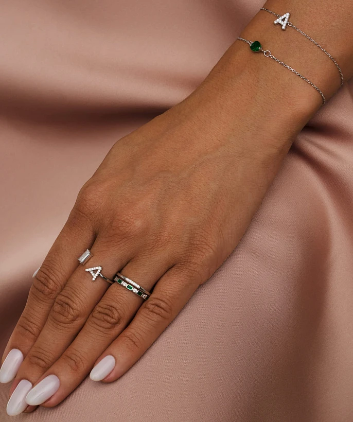 Серебряное кольцо с фианитами MIESTILO
