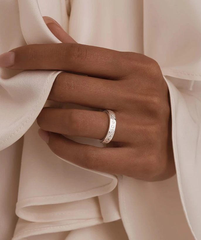 Серебряное кольцо с дорожкой фианитом MIESTILO