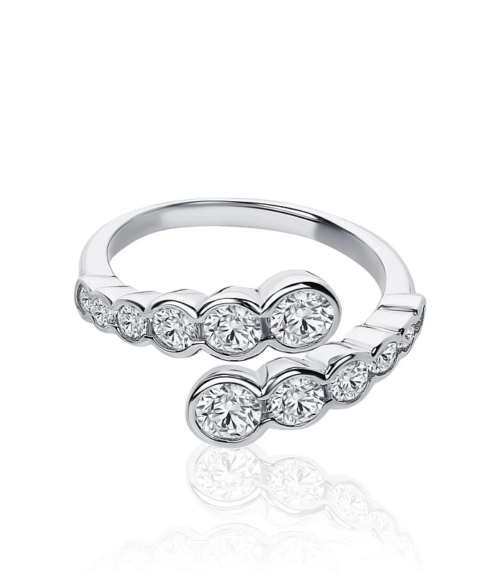 Серебряное разомкнутое кольцо с фианитами в огранке Круг