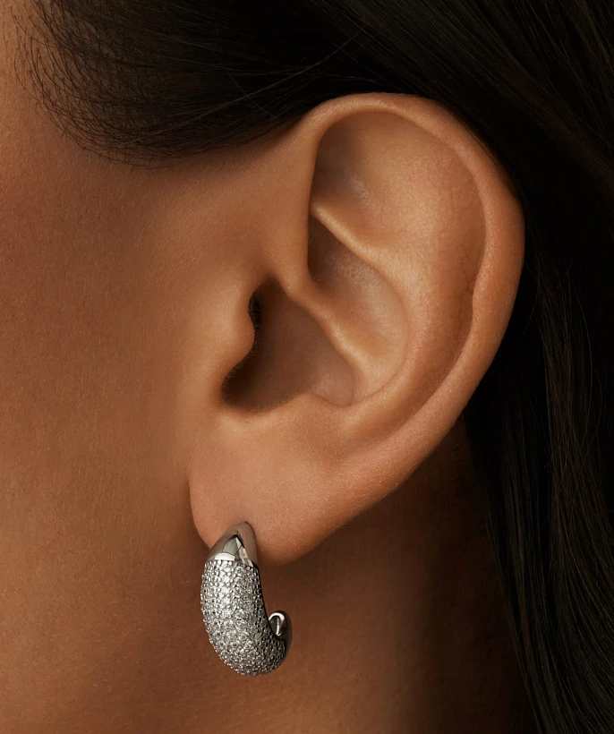 Серебряные дутые серьги с фианитами