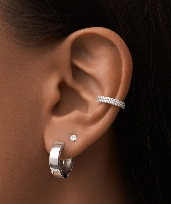 Серебряные двусторонние серьги-кольца с фианитами