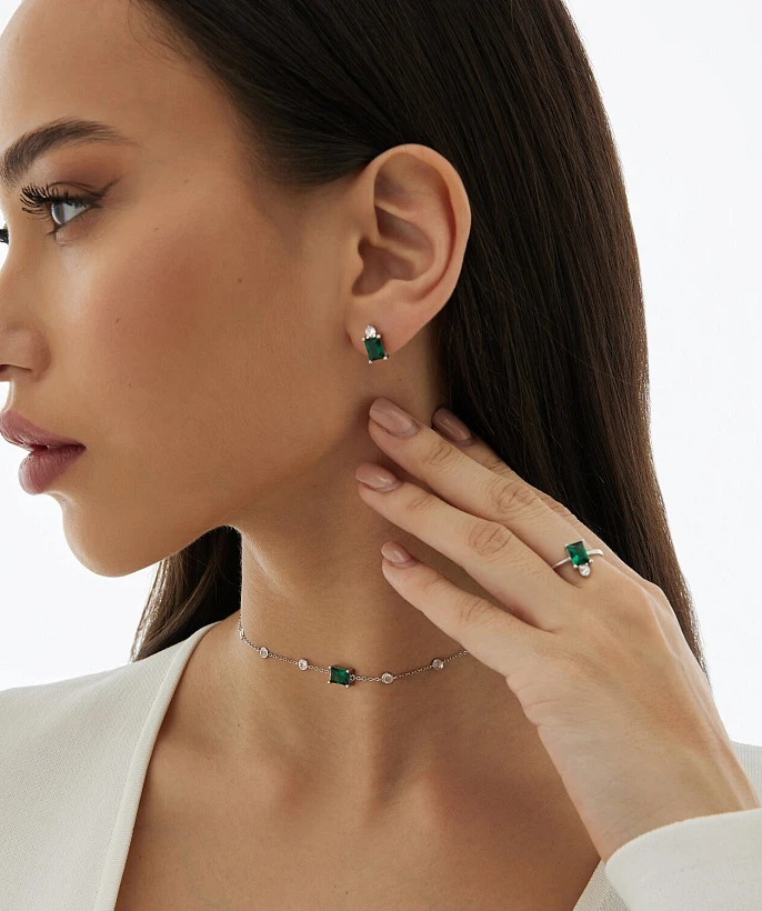 Серебряное кольцо с зеленым фианитом "Энергия"