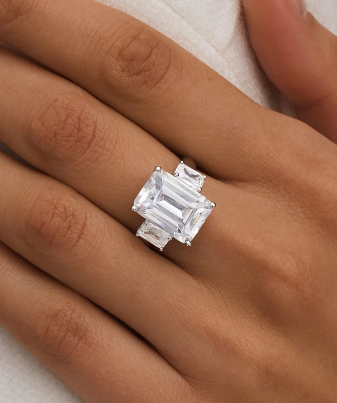 Серебряное крупное кольцо ГРАЦИЯ с фианитами