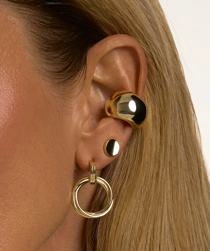 Широкий объемный кафф из серебра в покрытии желтое золото