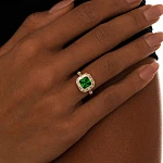 Серебряное кольцо с зеленым фианитом в покрытии желтое золото