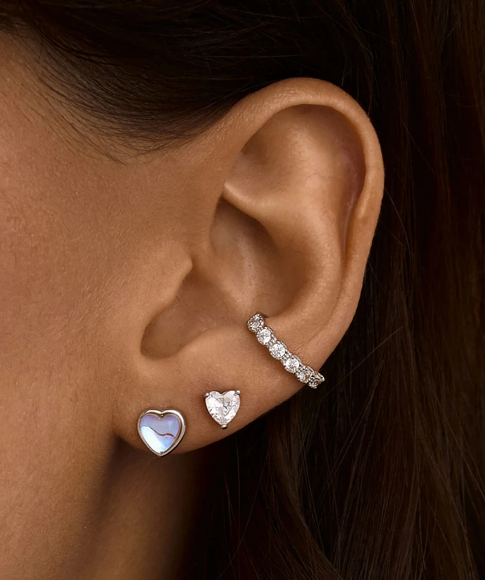 Серебряные серьги-гвоздики с лунным камнем в форме сердца MIESTILO