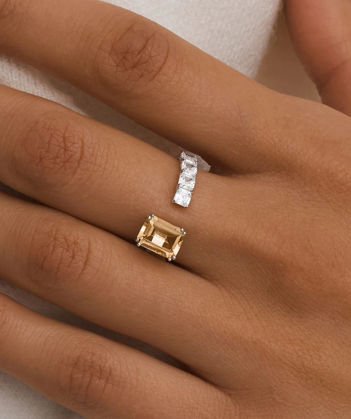 Серебряное кольцо ЭЙФОРИЯ с цитрином Эмеральд и фианитами