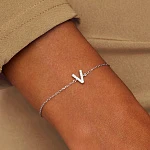 Браслет серебряный с буквой V MIESTILO
