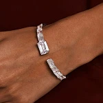 Серебряный жесткий браслет A LA RUSSE с фианитами