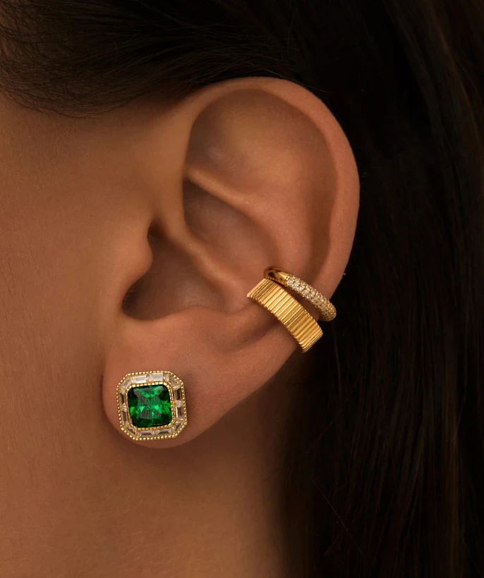 Серебряные серьги-пусеты с зеленым фианитом в покрытии желтое золото