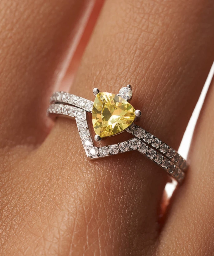 Двойное кольцо с желтым фианитом из серебра "Энергия"