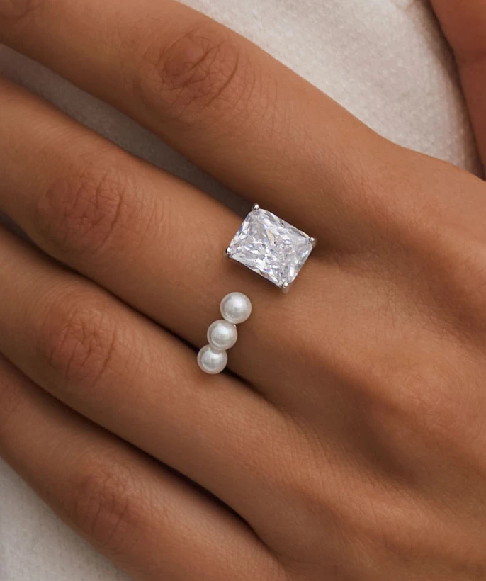 Серебряное кольцо СИЦИЛИЯ с жемчугом и крупным белым фианитом