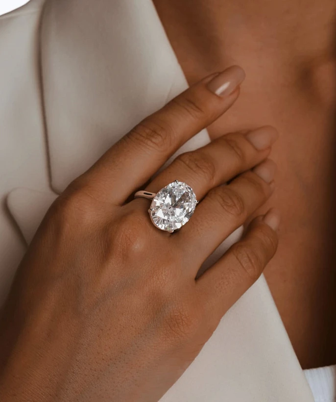 Коктейльное кольцо из серебра с фианитом Овал