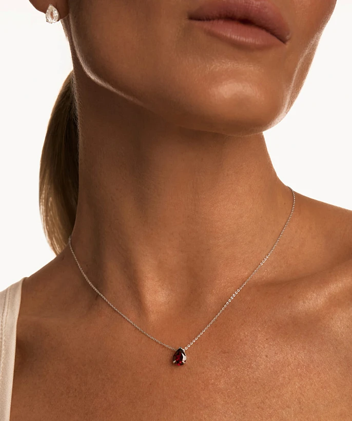 Серебряное колье ЭРОС на тонкой цепочке с натуральным гранатом
